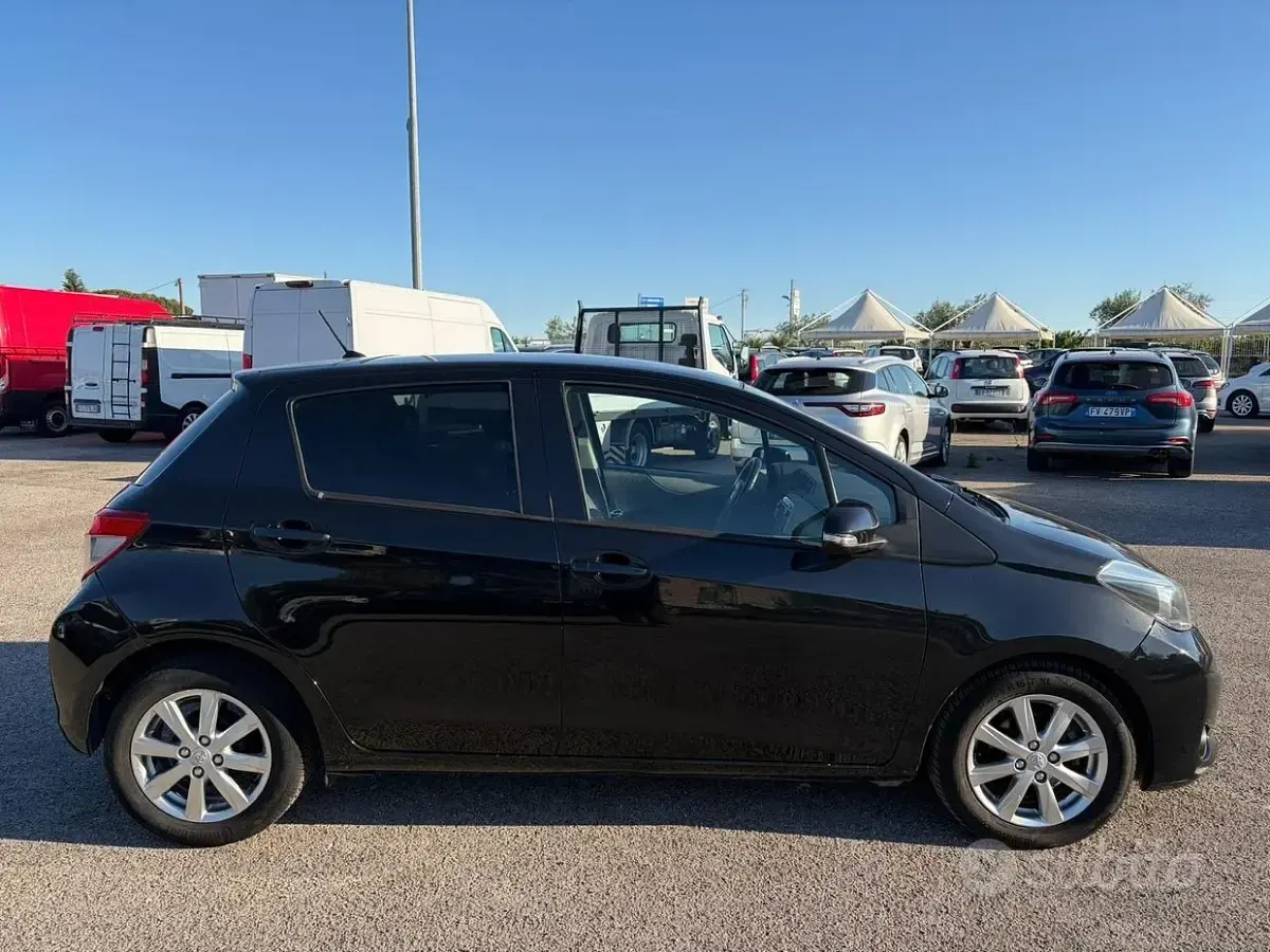 Usata Toyota Yaris Lounge 90 CV (66 kW) 2011 Nero Utilitaria