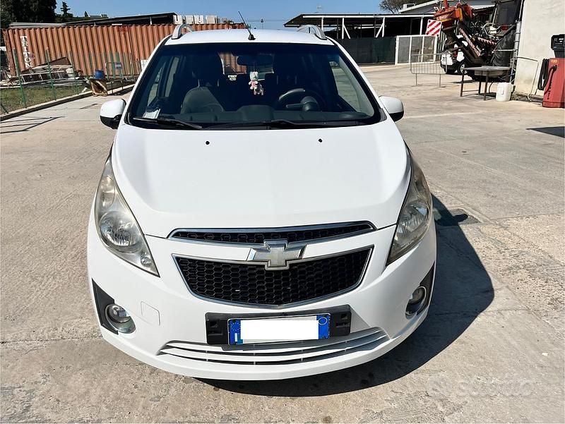 Begagnad Chevrolet Spark 68 HK (50 kW) 2010 Vit Halvkombi