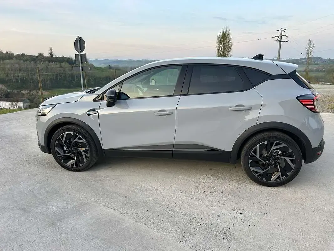 Usata Renault Captur 158 CV (116 kW) 2026 Grigio SUV