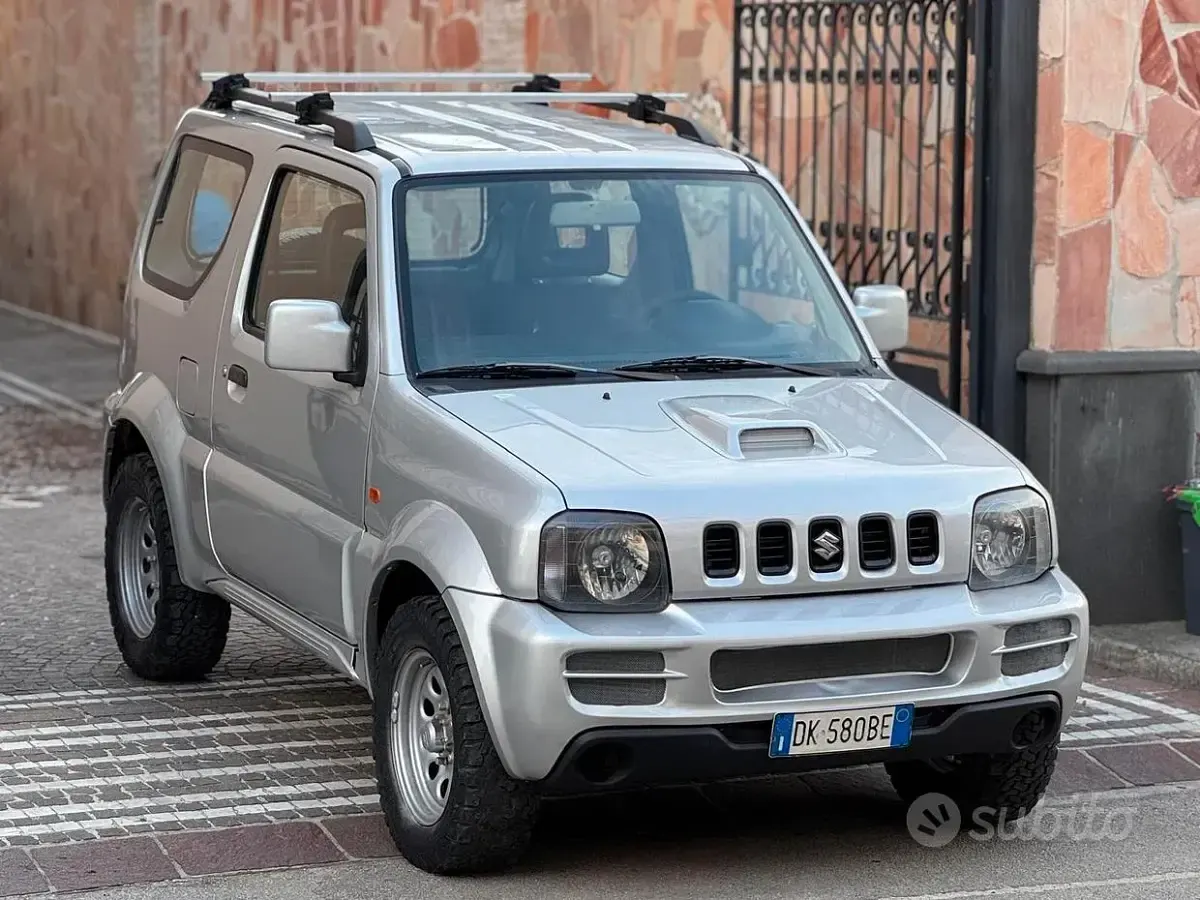 Usata Suzuki Jimny 86 CV (63 kW) 2008 Grigio SUV