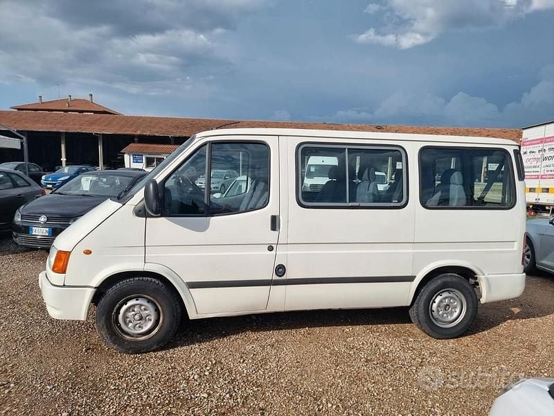 Usata Ford Transit 85 CV (62 kW) 1999 Station wagon