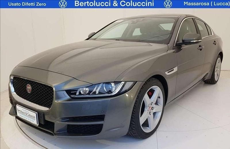 Usata Jaguar XE Prestige 180 CV (132 kW) 2015 Grigio Berlina