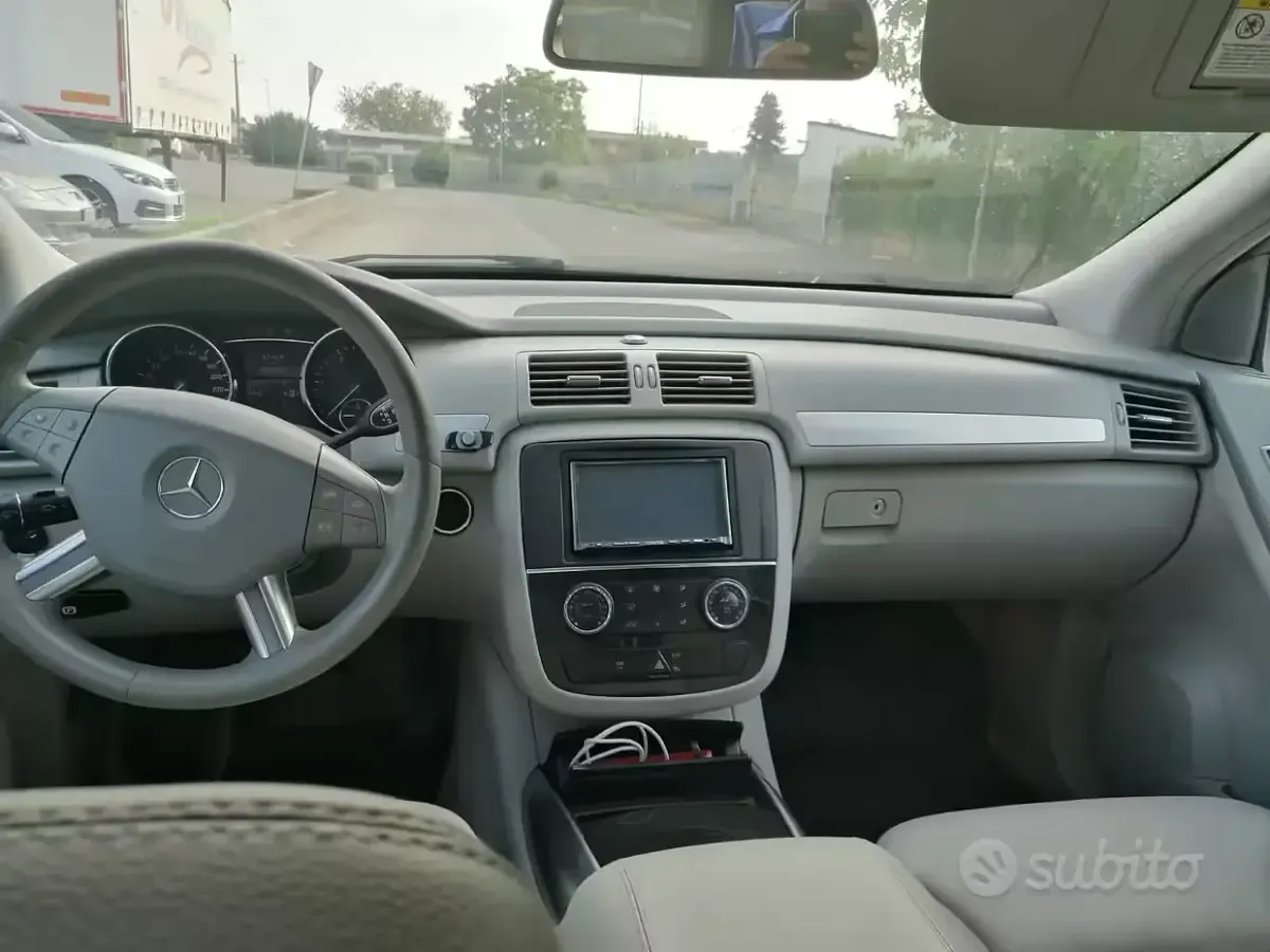 Usata Mercedes R320 224 CV (164 kW) 2007 Grigio Station wagon