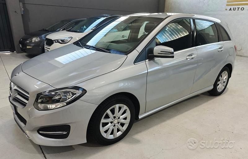 Usata Mercedes B180 109 CV (80 kW) 2016 Grigio Monovolume