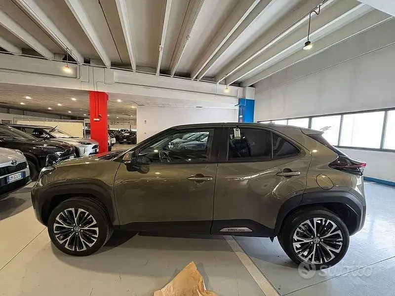 Usata Toyota Yaris Cross Lounge 116 CV (85 kW) 2021 Grigio SUV