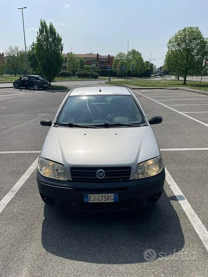 Usata Fiat Punto Active 60 CV (44 kW) 2011 Utilitaria