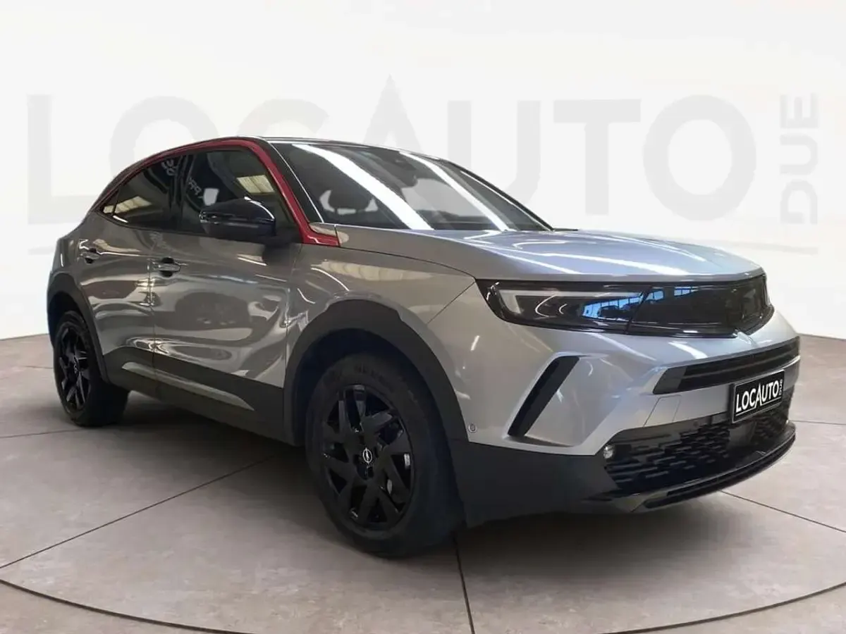 Usado Opel Mokka GS Line 131 CV (96 kW) 2022 Gris SUV