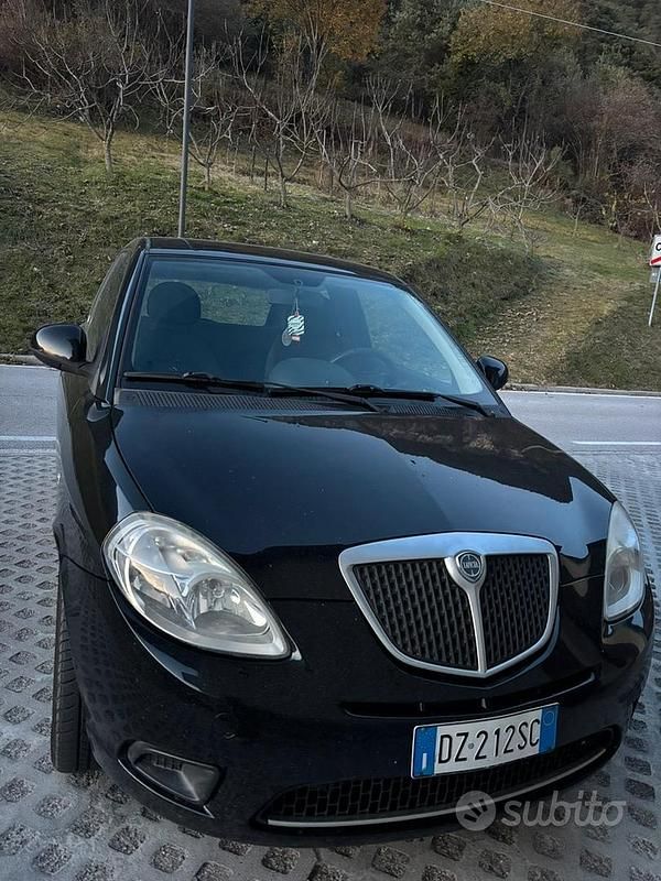 Usata Lancia Ypsilon Platinum 77 CV (56 kW) 2010 Nero Utilitaria