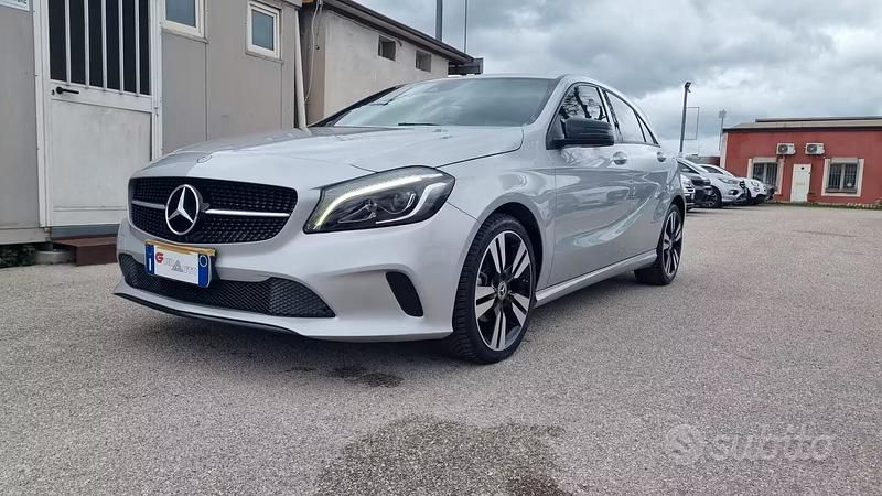 Usata Mercedes A180 Premium 108 CV (79 kW) 2017 Grigio Berlina