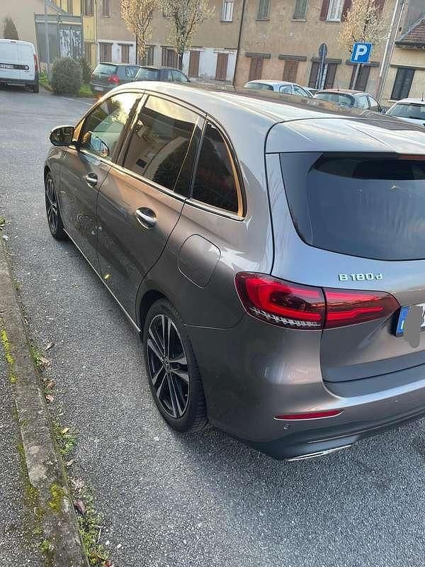 Usata Mercedes B180 116 CV (85 kW) 2019 Grigio Utilitaria