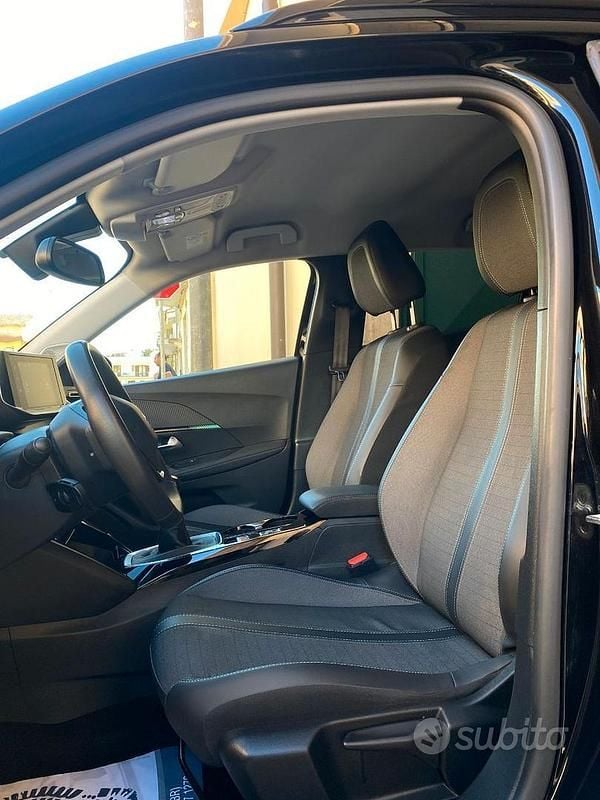 Usata Peugeot 2008 Allure 100 CV (73 kW) 2022 SUV
