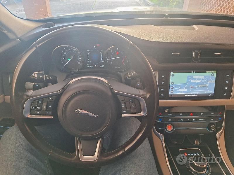Usata Jaguar XF Prestige 180 CV (132 kW) 2018 Blu Berlina