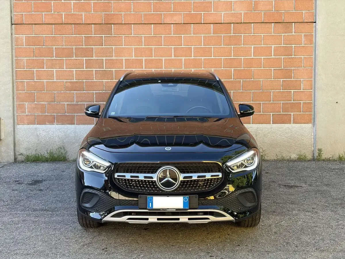 Usata Mercedes GLA200 150 CV (110 kW) 2023 Nero ossidiana SUV