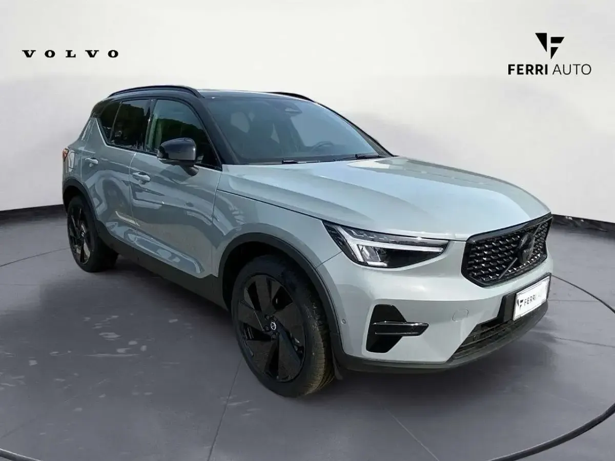 Nuova Volvo XC40 Ultra 163 CV (119 kW) 2026 Grigio SUV