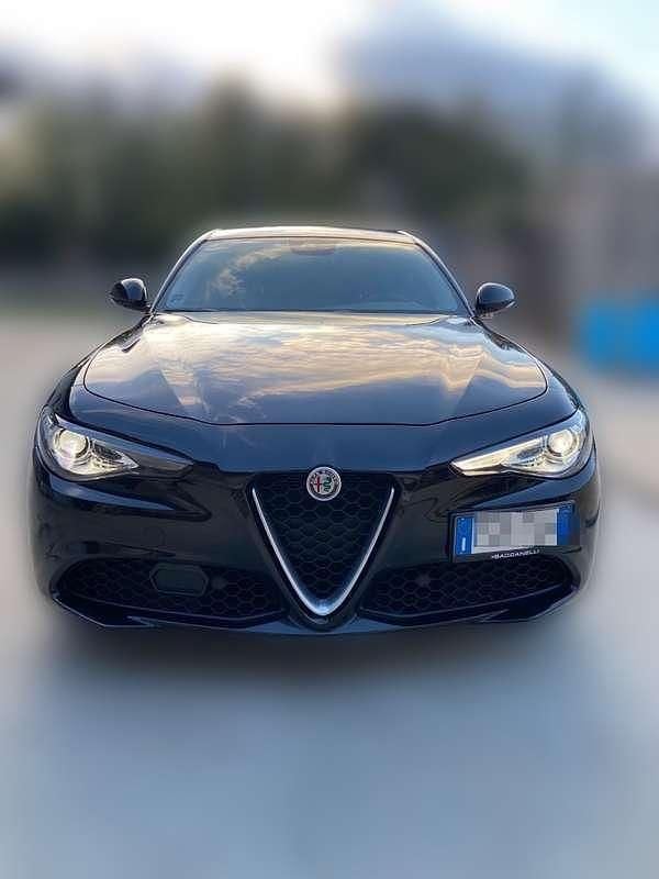 Usata 2018 Alfa Romeo Giulia Business Tre volumi | 18.000 € (Ottimo prezzo) - Immagine 1/4
