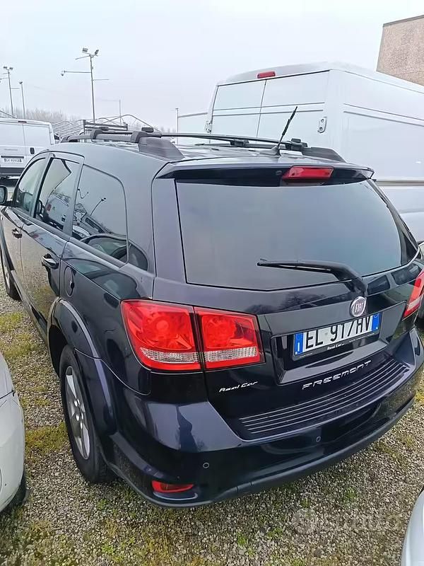 Käytetty Fiat Freemont 140 HP (102 kW) 2012 Vihreä Katumaasturi