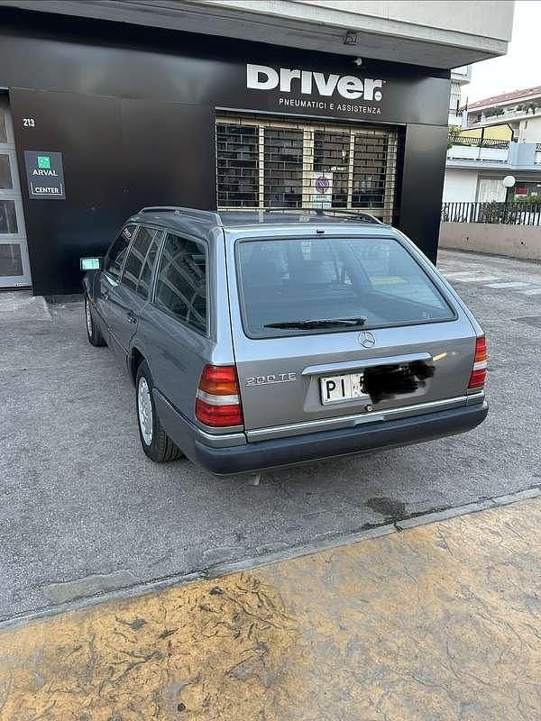 Usata Mercedes E200 122 CV (89 kW) 1989 Station wagon