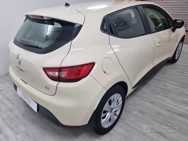 Usata Renault Clio IV 75 CV (55 kW) 2015 Bianco Berlina