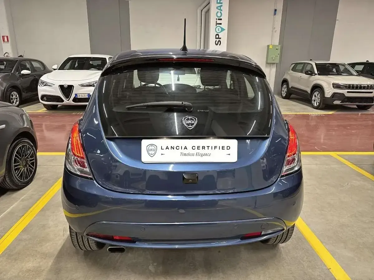 Usata Lancia Ypsilon 69 CV (50 kW) 2024 Blu/azzurro Utilitaria