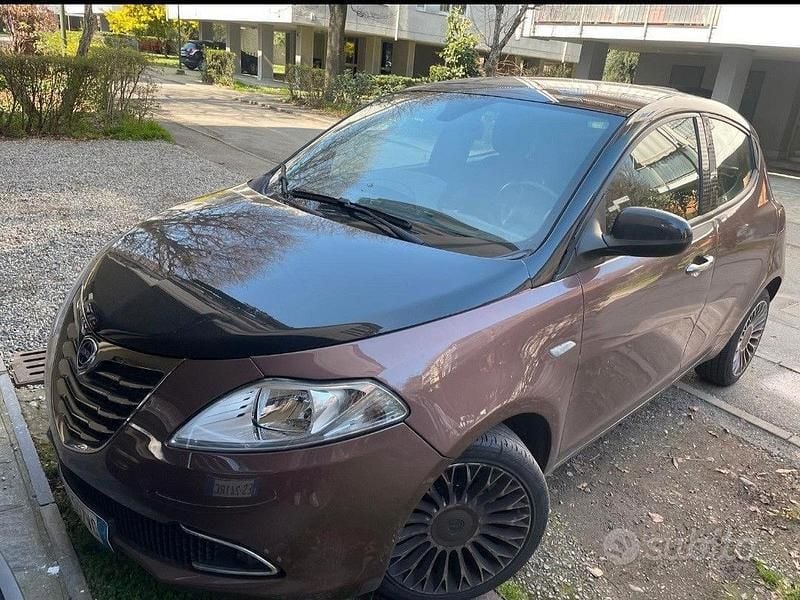 Usata Lancia Ypsilon Gold 69 CV (50 kW) 2014 Marrone Utilitaria