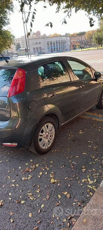 Usata Fiat Punto Street 69 CV (50 kW) 2017 Grigio Berlina