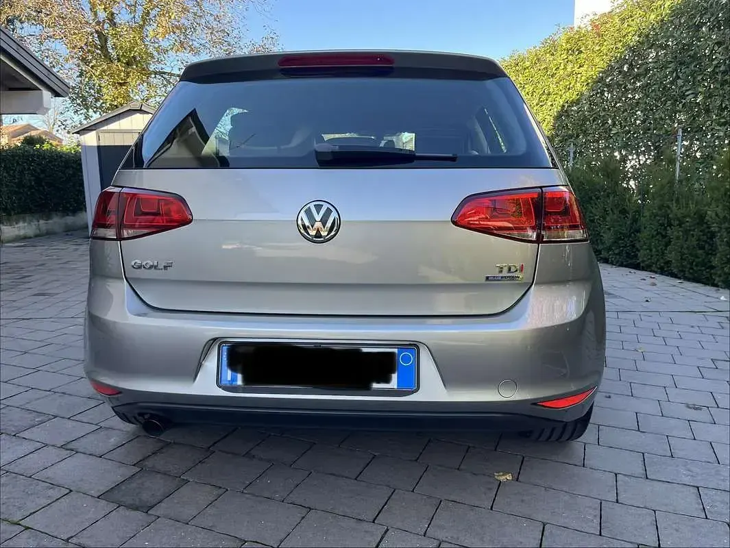 Usata VW Golf VII Highline 105 CV (77 kW) 2014 Berlina