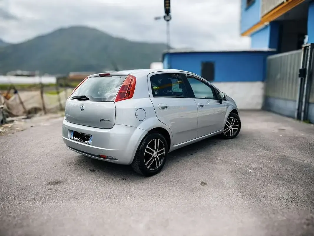 Usata Fiat Grande Punto Dynamic 90 CV (66 kW) 2009 Utilitaria