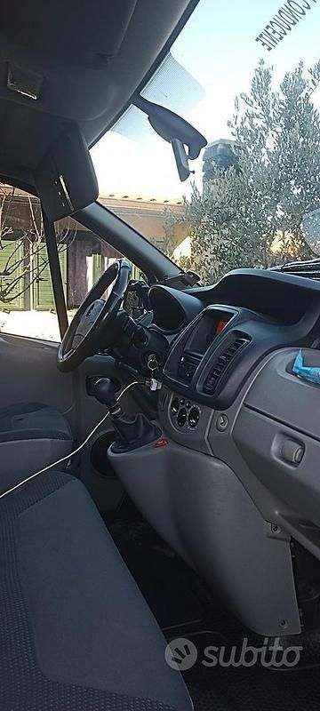 Usata Opel Vivaro 120 CV (88 kW) 2012 Grigio Monovolume