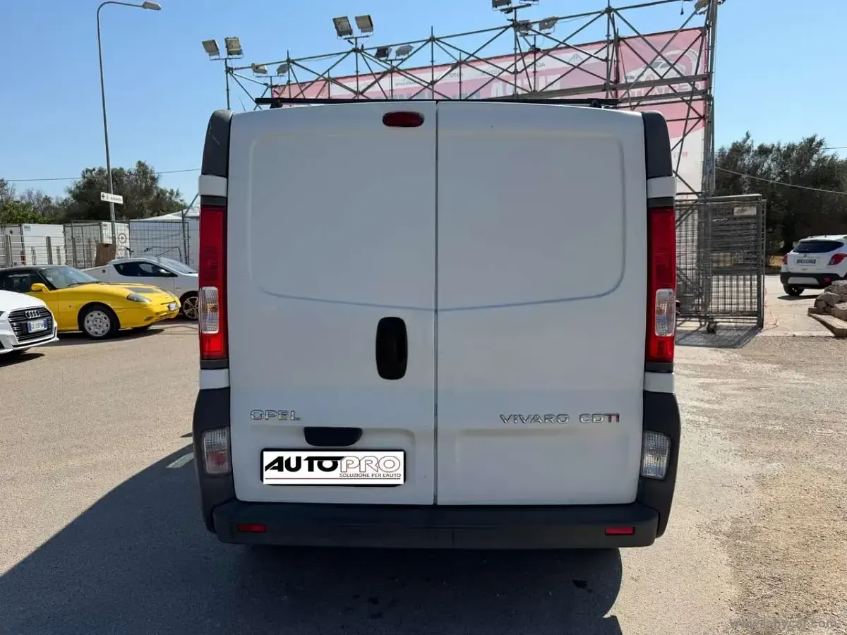 Usata Opel Vivaro 114 CV (83 kW) 2014 Bianco Monovolume