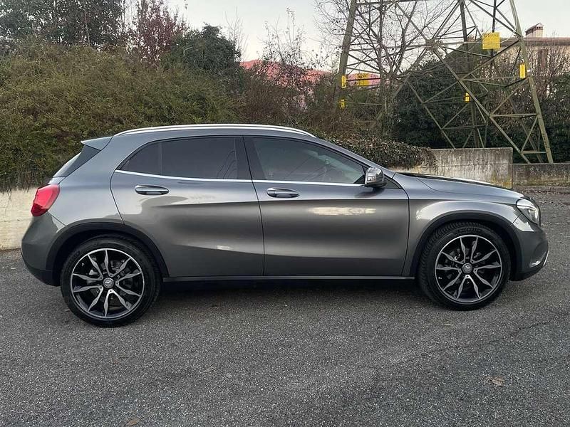 Usata Mercedes GLA200 135 CV (99 kW) 2014 Grigio SUV
