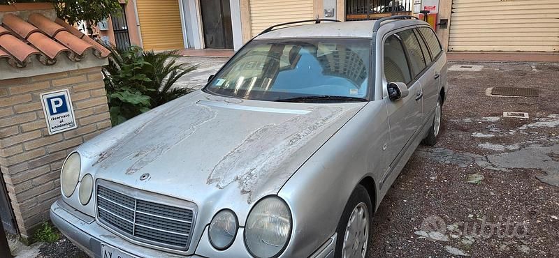 Usata Mercedes E200 136 CV (100 kW) 1997 Grigio Station wagon