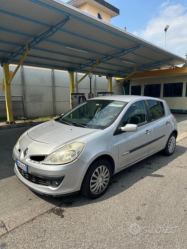 Usata Renault Clio II Rip Curl 75 CV (55 kW) 2009 Grigio Berlina