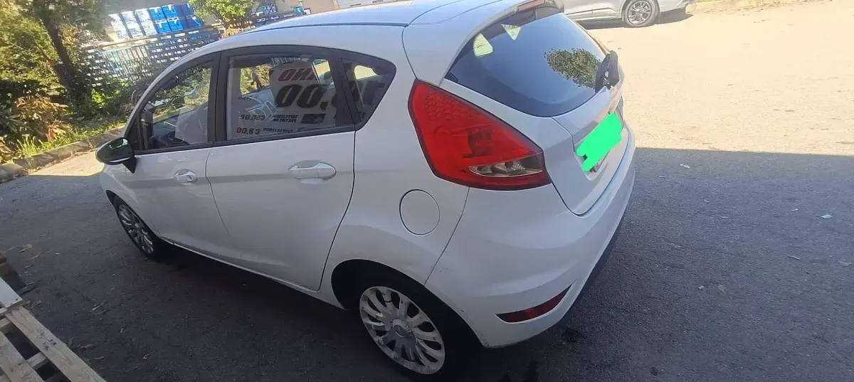 Usata Ford Fiesta 60 CV (44 kW) 2011 Bianco Berlina