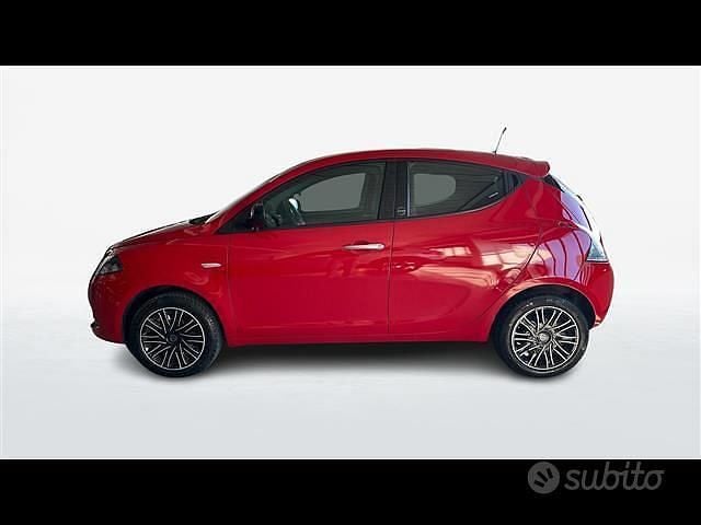 Usata Lancia Ypsilon Silver 69 CV (50 kW) 2021 Rosso Utilitaria