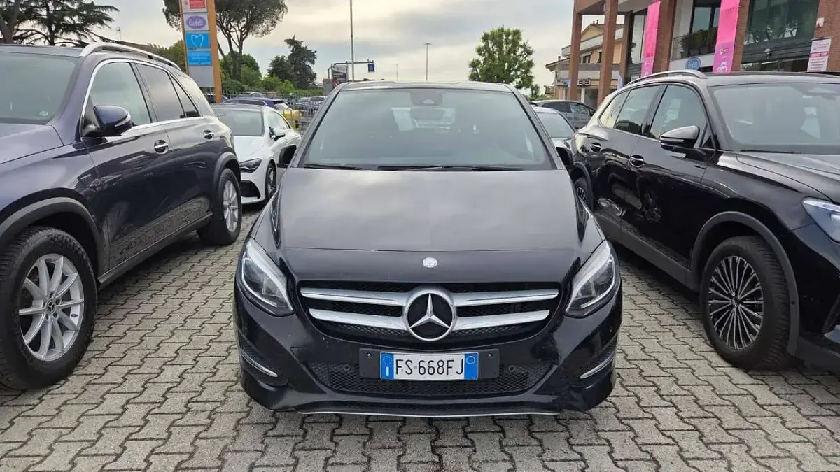 Occasion Mercedes B180 109 PK (80 kW) 2017 Zwart MPV