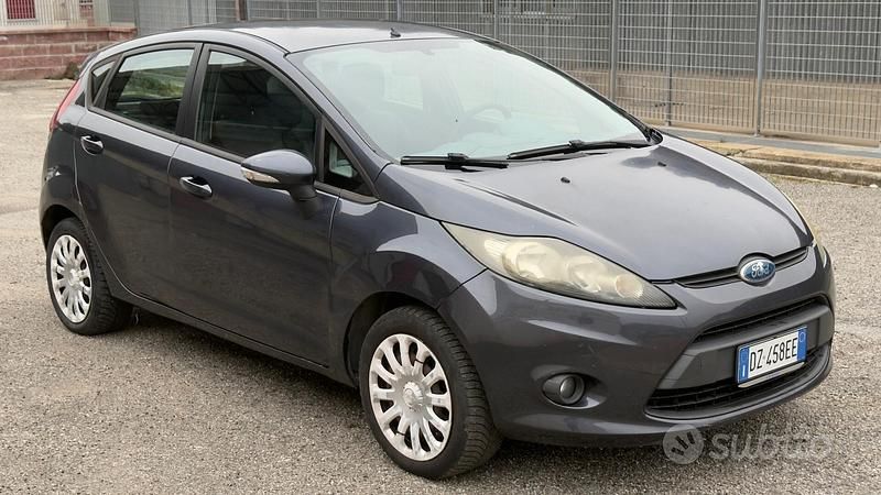 Usata Ford Fiesta 68 CV (50 kW) 2010 Nero Utilitaria
