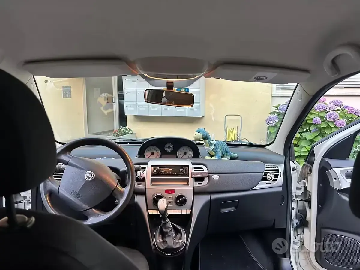 Usata Lancia Ypsilon 69 CV (50 kW) 2011 Bianco Utilitaria