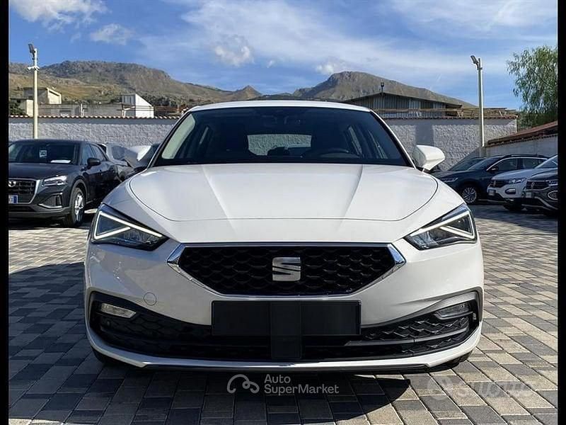 Usata Seat Leon Style 150 CV (110 kW) 2022 Bianco Berlina