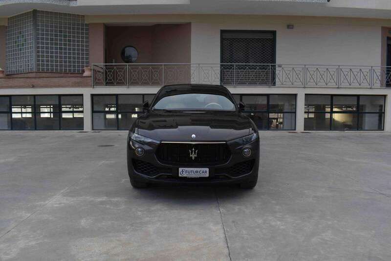 Nero metallizzato Usata 2017 Maserati Levante SUV | 26.000 € (Ottimo prezzo) - Immagine 1/4