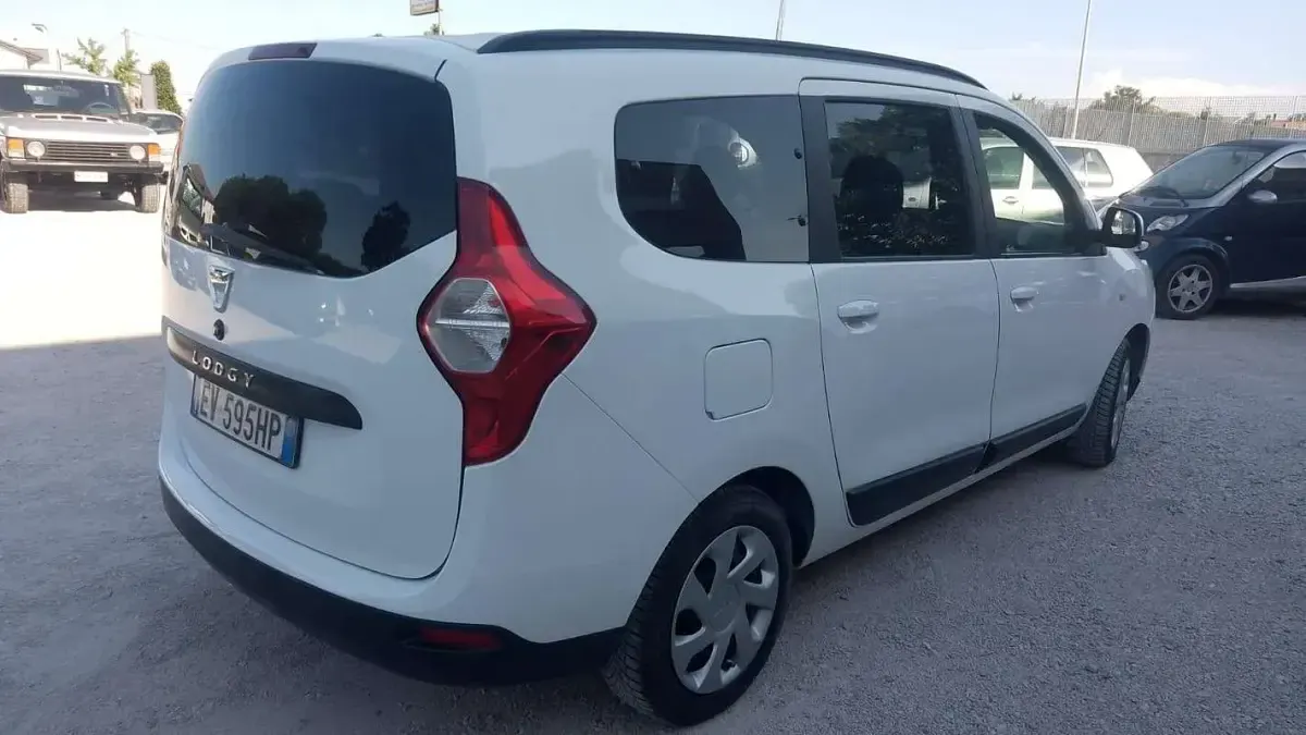Usata Dacia Lodgy Ambiance 107 CV (78 kW) 2014 Monovolume