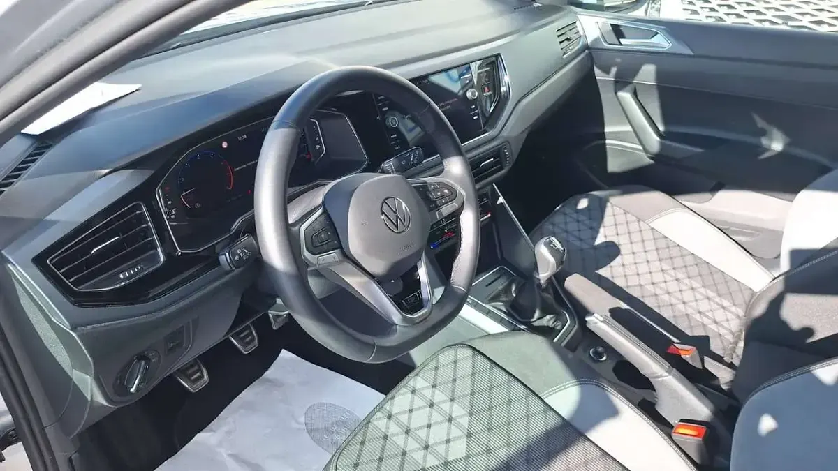 Usata VW Taigo R-line 116 CV (85 kW) 2025 Argento SUV