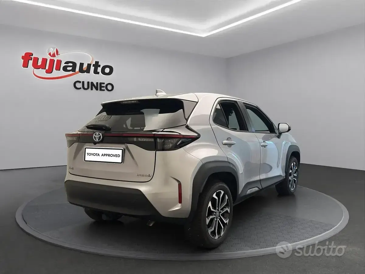 Usata Toyota Yaris Cross Trend 116 CV (85 kW) 2021 Grigio SUV