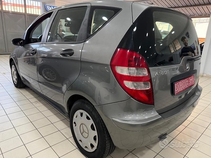 Usata Mercedes A180 109 CV (80 kW) 2009 Grigio Berlina