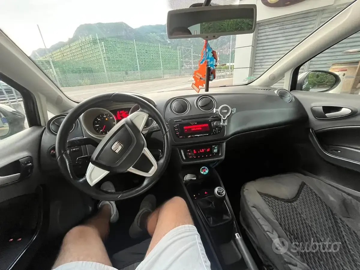 Usata Seat Ibiza 90 CV (66 kW) 2012 Nero Berlina