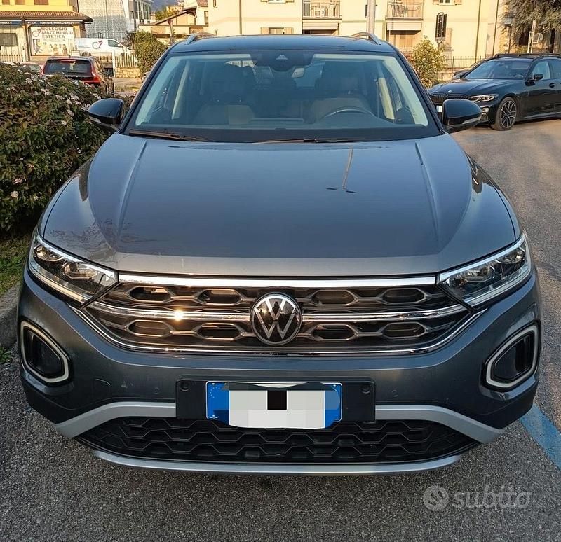 Usata VW T-Roc Style 110 CV (80 kW) 2023 Grigio SUV