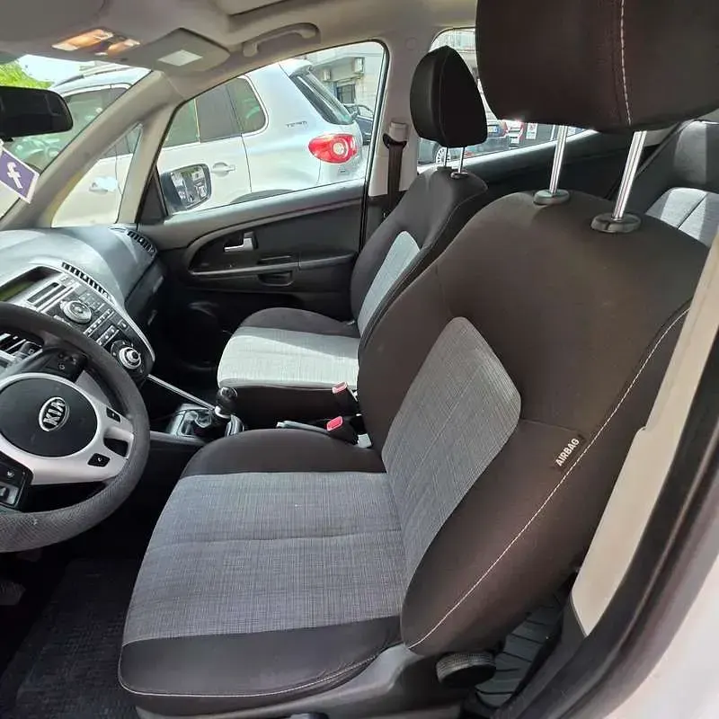 Usata Kia Venga 90 CV (66 kW) 2014 Bianco Utilitaria