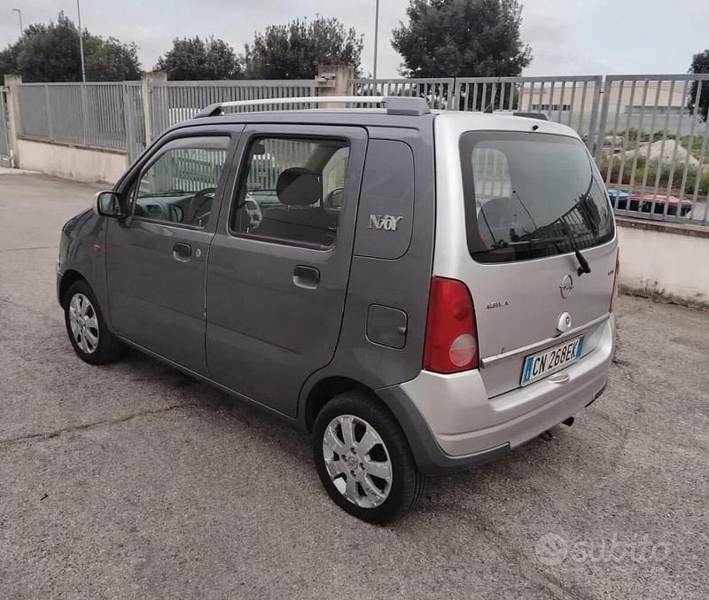 Usata Opel Agila 69 CV (50 kW) 2004 Grigio Monovolume