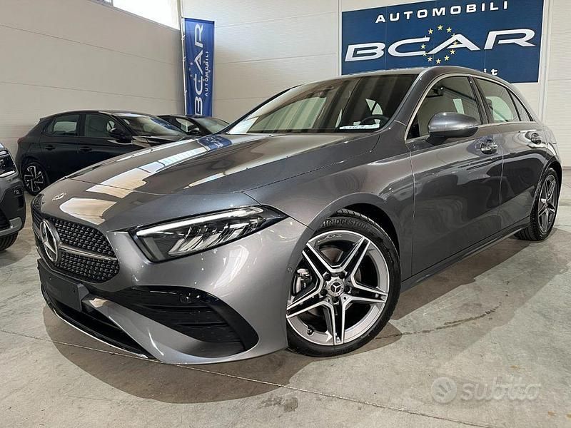 Grigio scuro Usata 2024 Mercedes A200 AMG Line Premium Plus Tre volumi | 34.500 € (Ottimo prezzo) - Immagine 1/4