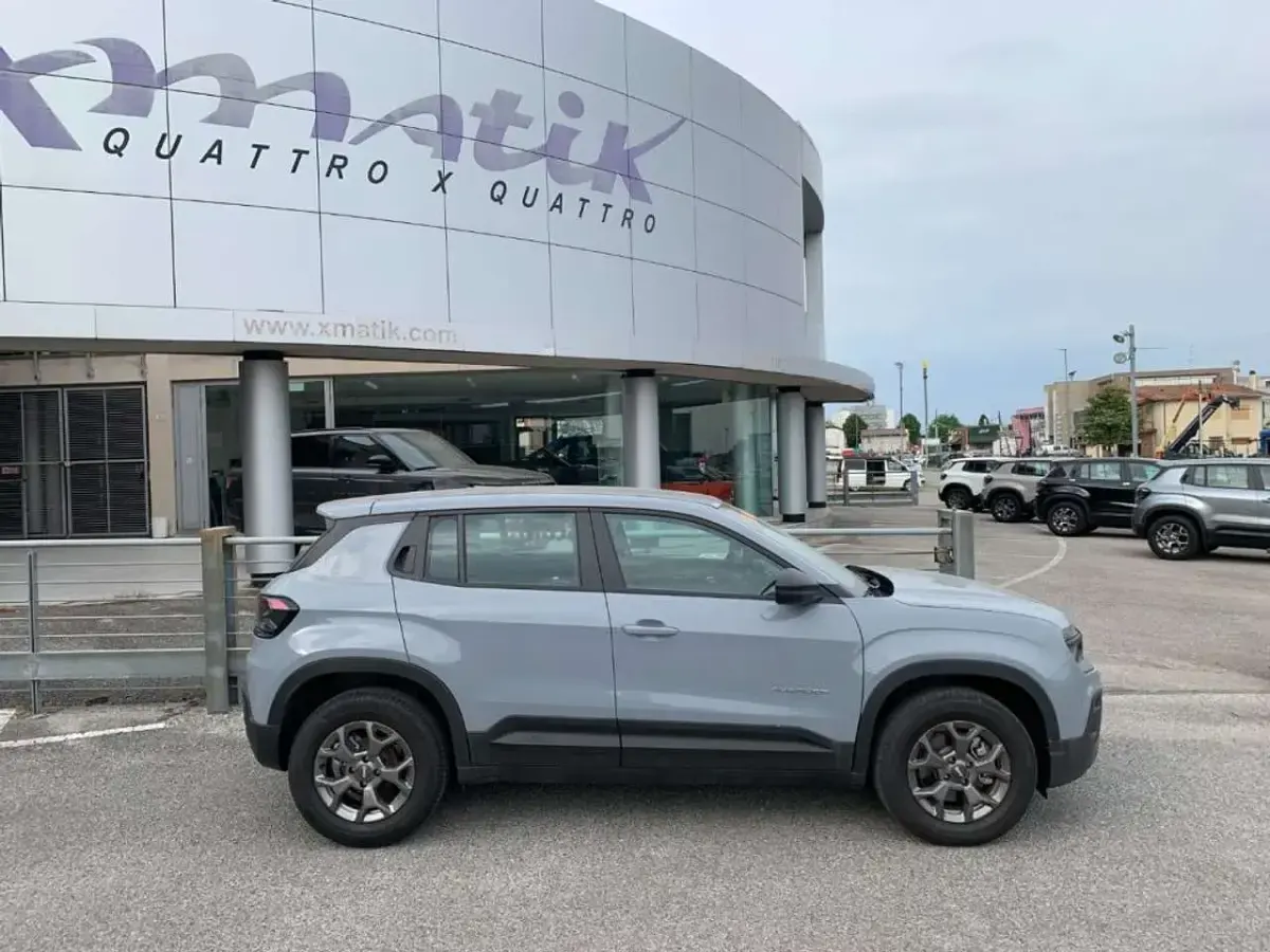 Nieuw Jeep Avenger Longitude 101 PK (74 kW) 2026 Grijs SUV
