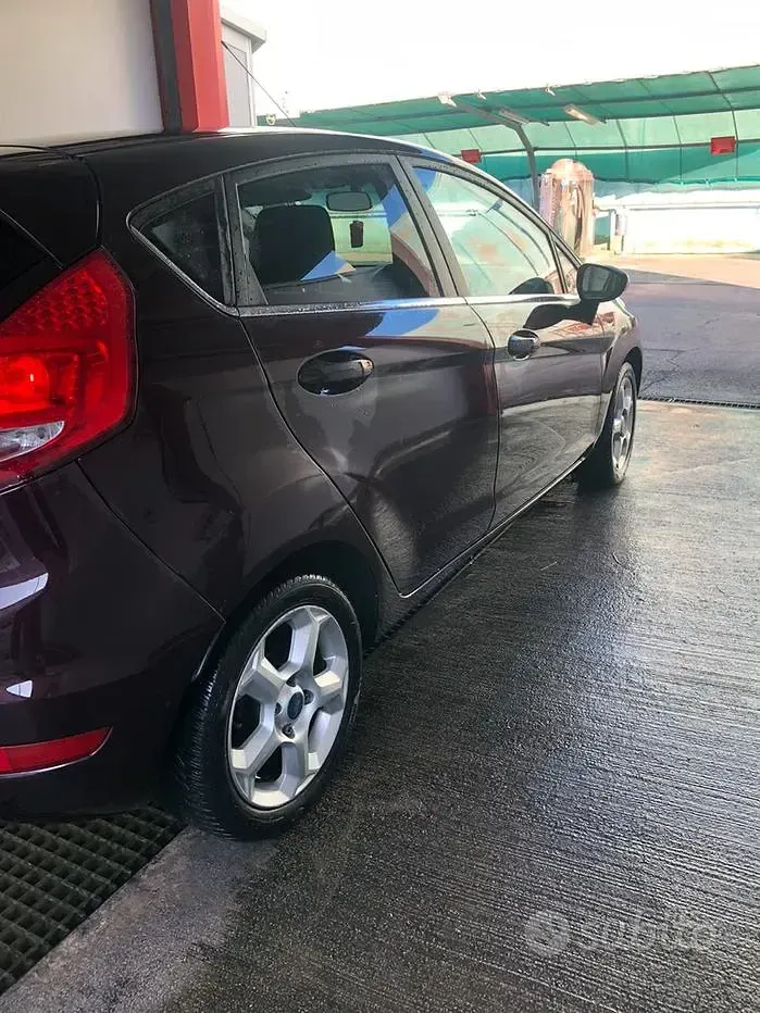 Usata Ford Fiesta 73 CV (53 kW) 2011 Utilitaria